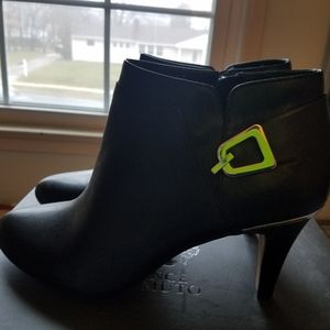 Vince camuto booties black size 9